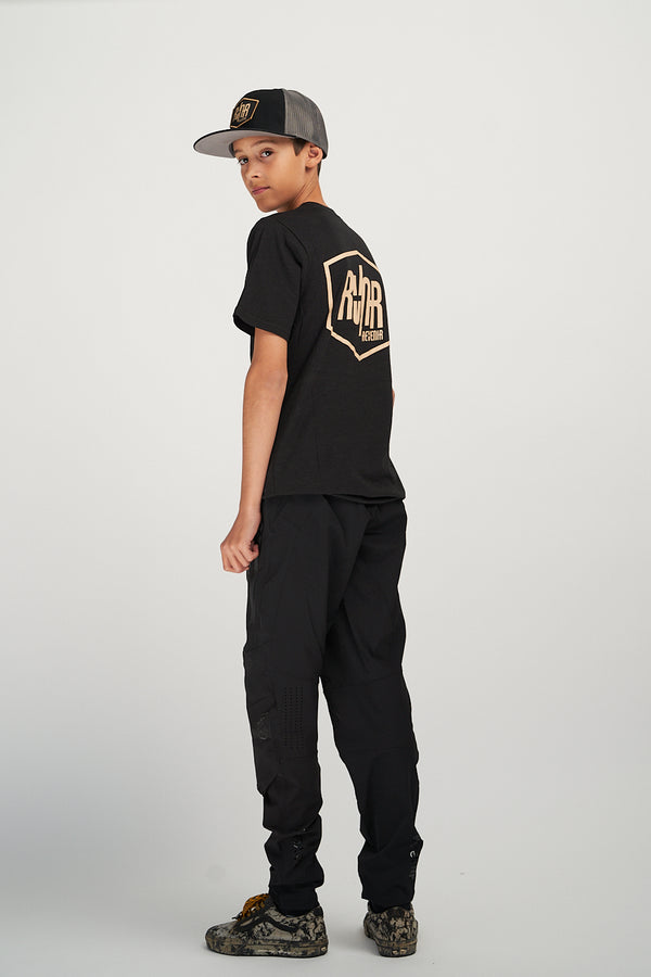 Youth RVNR Badge Logo Tee BLK